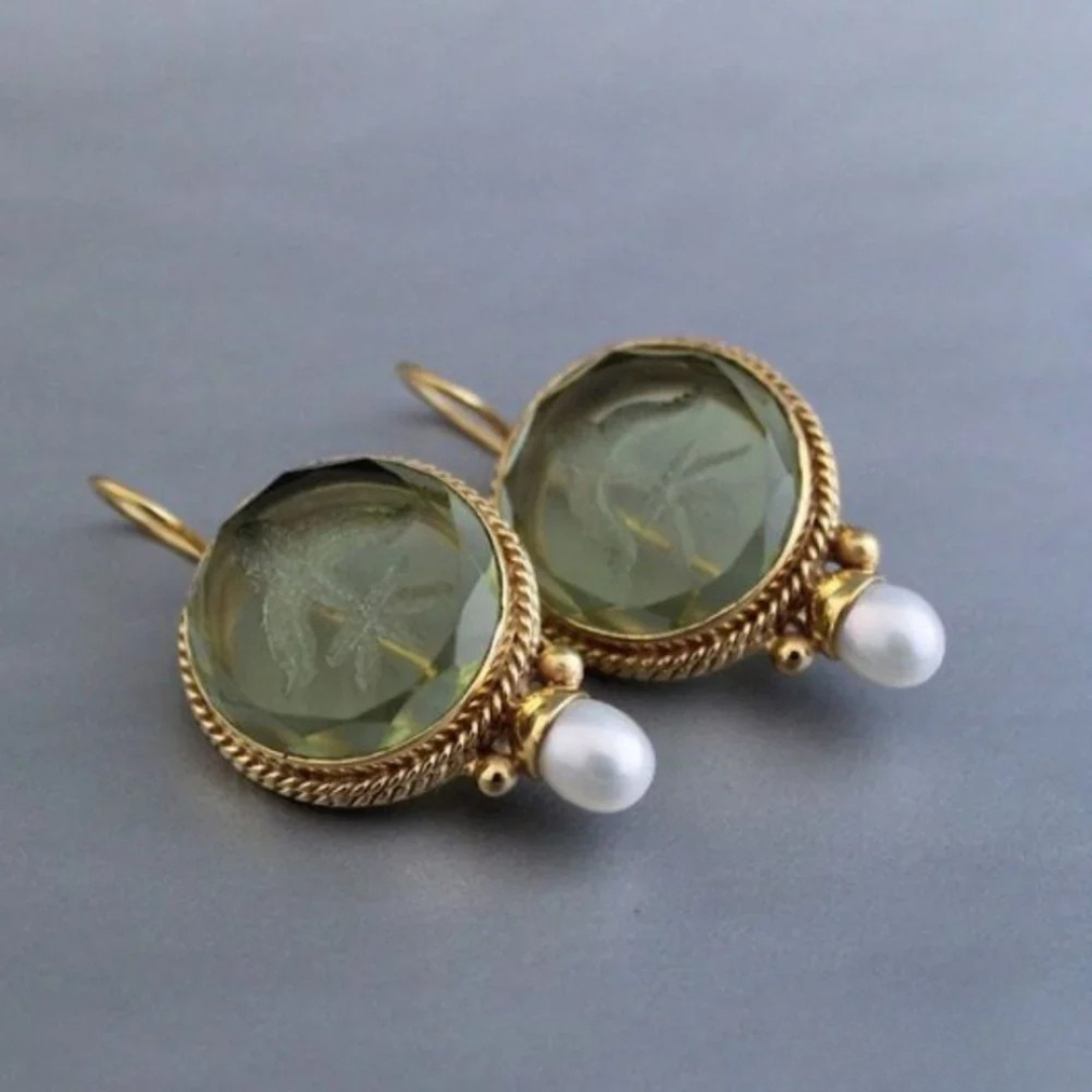 クラシックレトロイヤリング グリーンストーンとパール付き