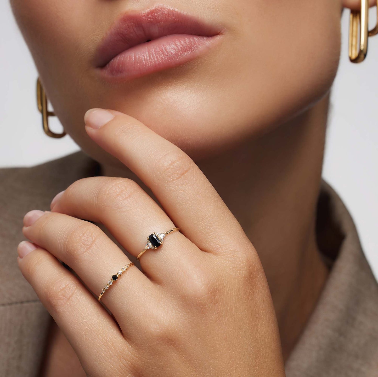 黒い石のリング