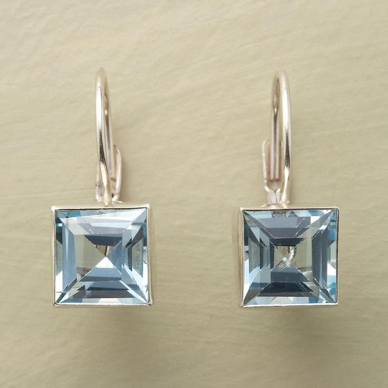 時を超えた青いガラスのハーベストイヤリング