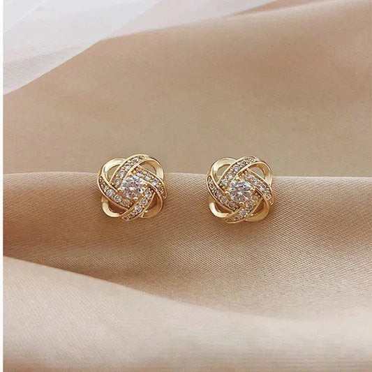 ゴールデンスパイラルフラワークリスタルスタッドピアス