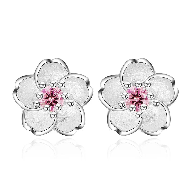 ジルコニアの花のスタッドピアス