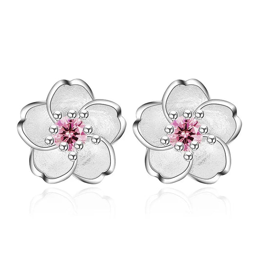 ジルコニアの花のスタッドピアス