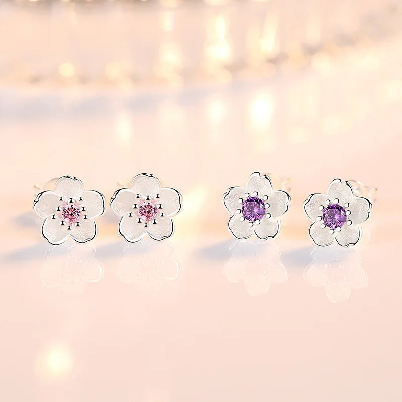 ジルコニアの花のスタッドピアス