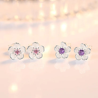 ジルコニアの花のスタッドピアス