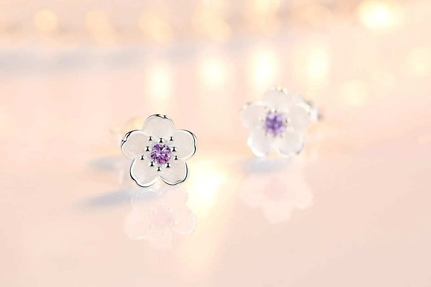 ジルコニアの花のスタッドピアス