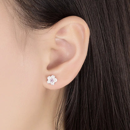 ジルコニアの花のスタッドピアス